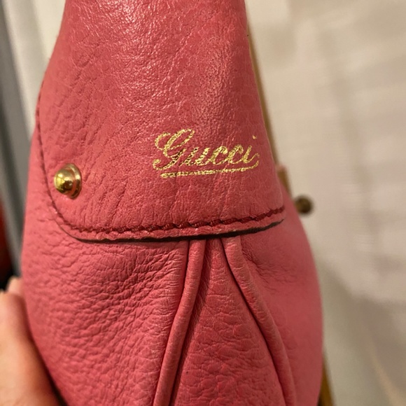 Authentic Gucci crescent hobo shoulder bag in pink - Picture 2 of 11